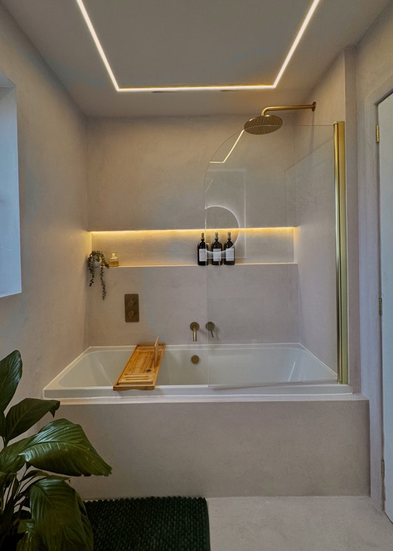 Bathtub shower combo, gold