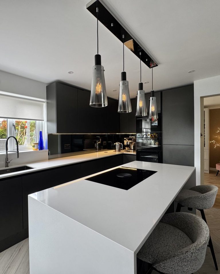 Black white kitchen
