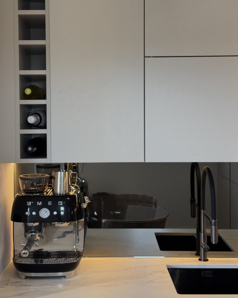Espresso machine, kitchen sink