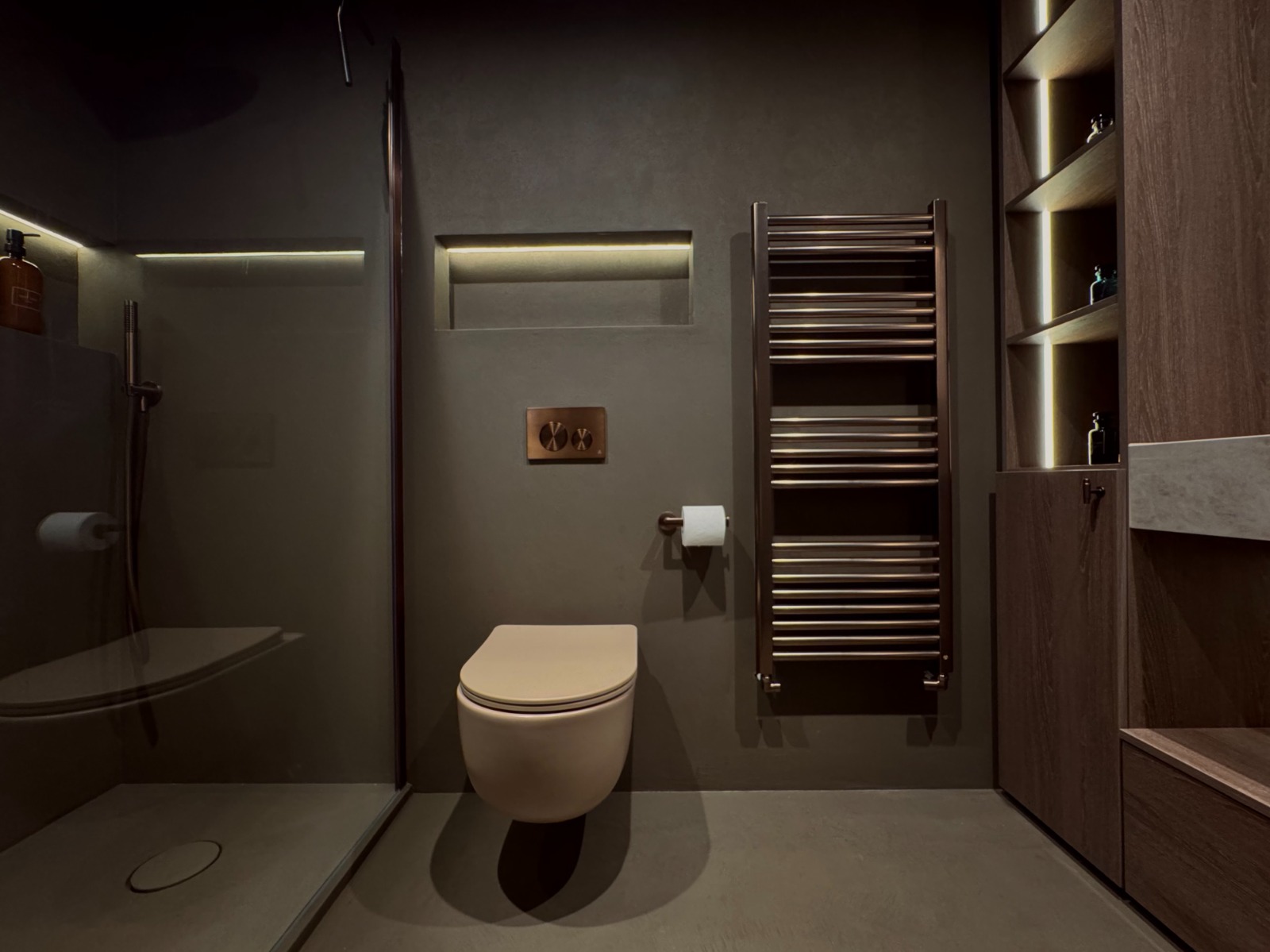 Full-size Bath with Rainfall Shower
